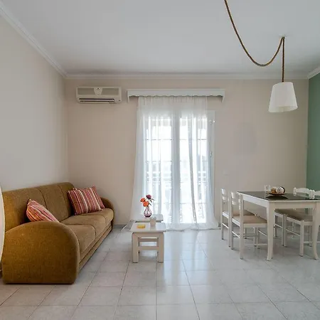 Edelweiss Aparthotel 3*